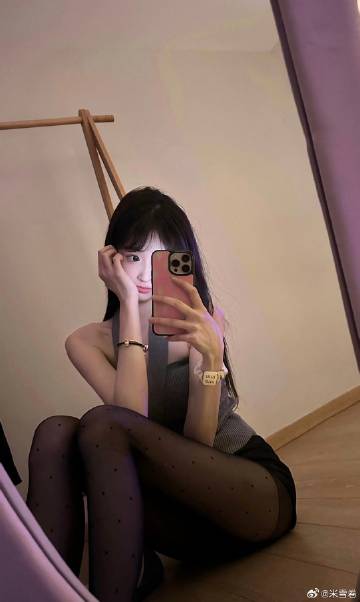 某博脱下工装 下班后的自己